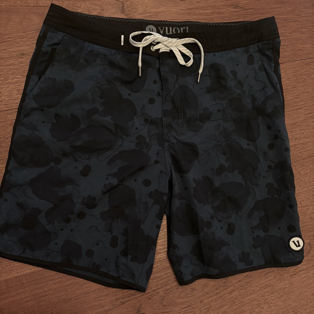 Vuori Cruise Board Shorts W34 Navy Blue Inkspot Print